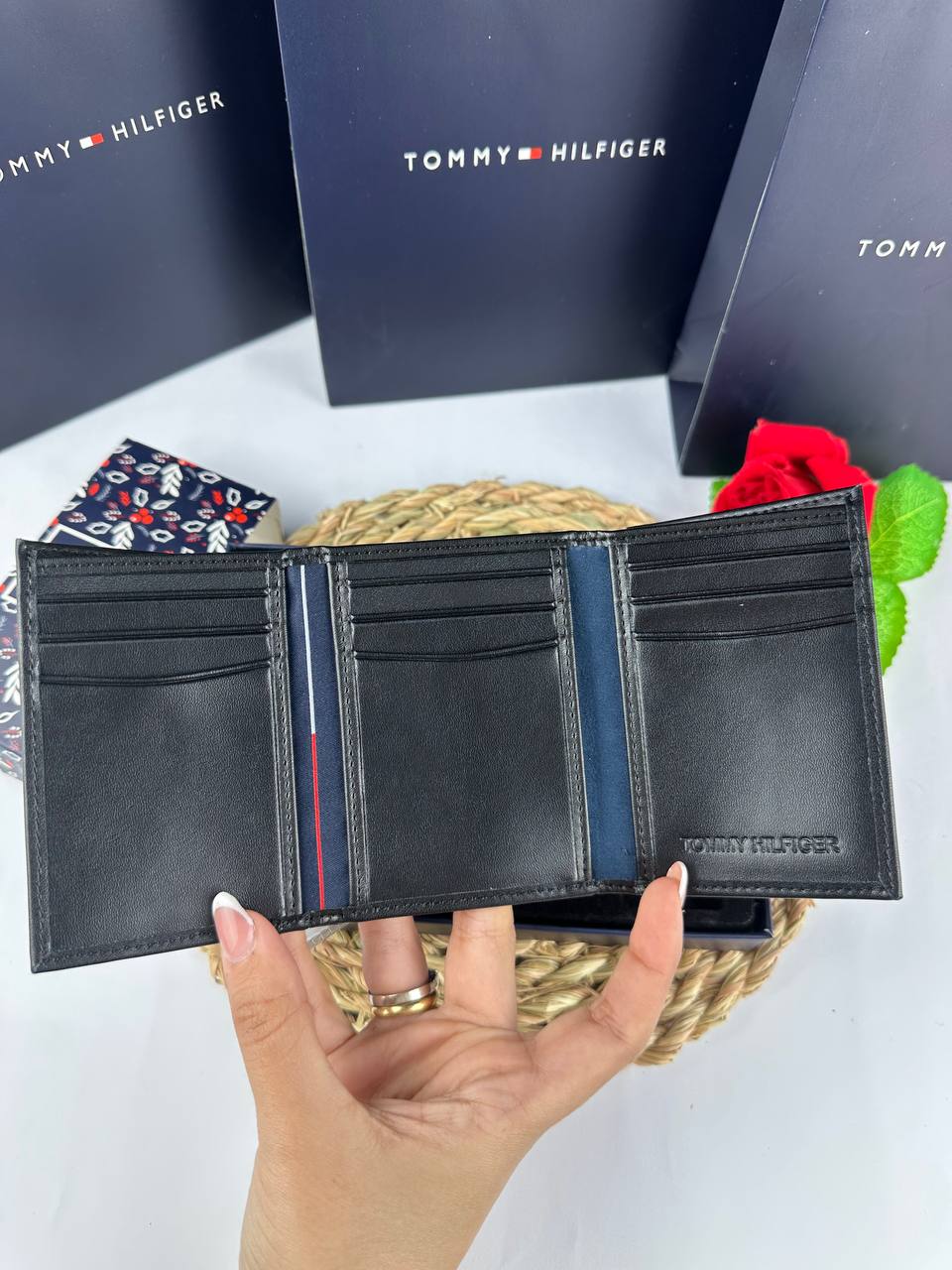 محفظة وميدالية Tommy