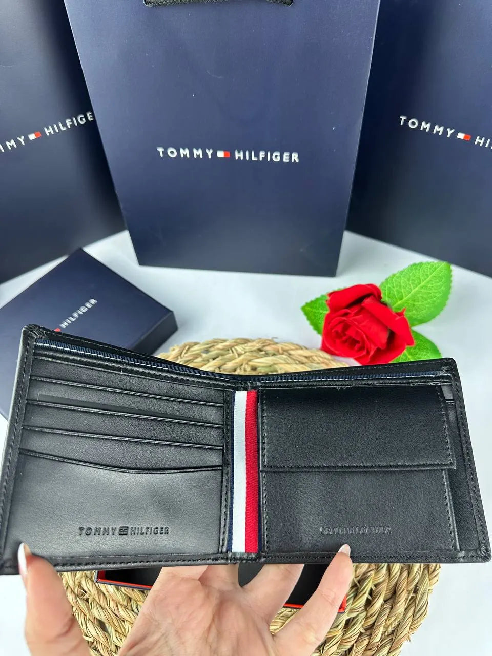 طقم حزام ومحفظة Tommy - Reem Store