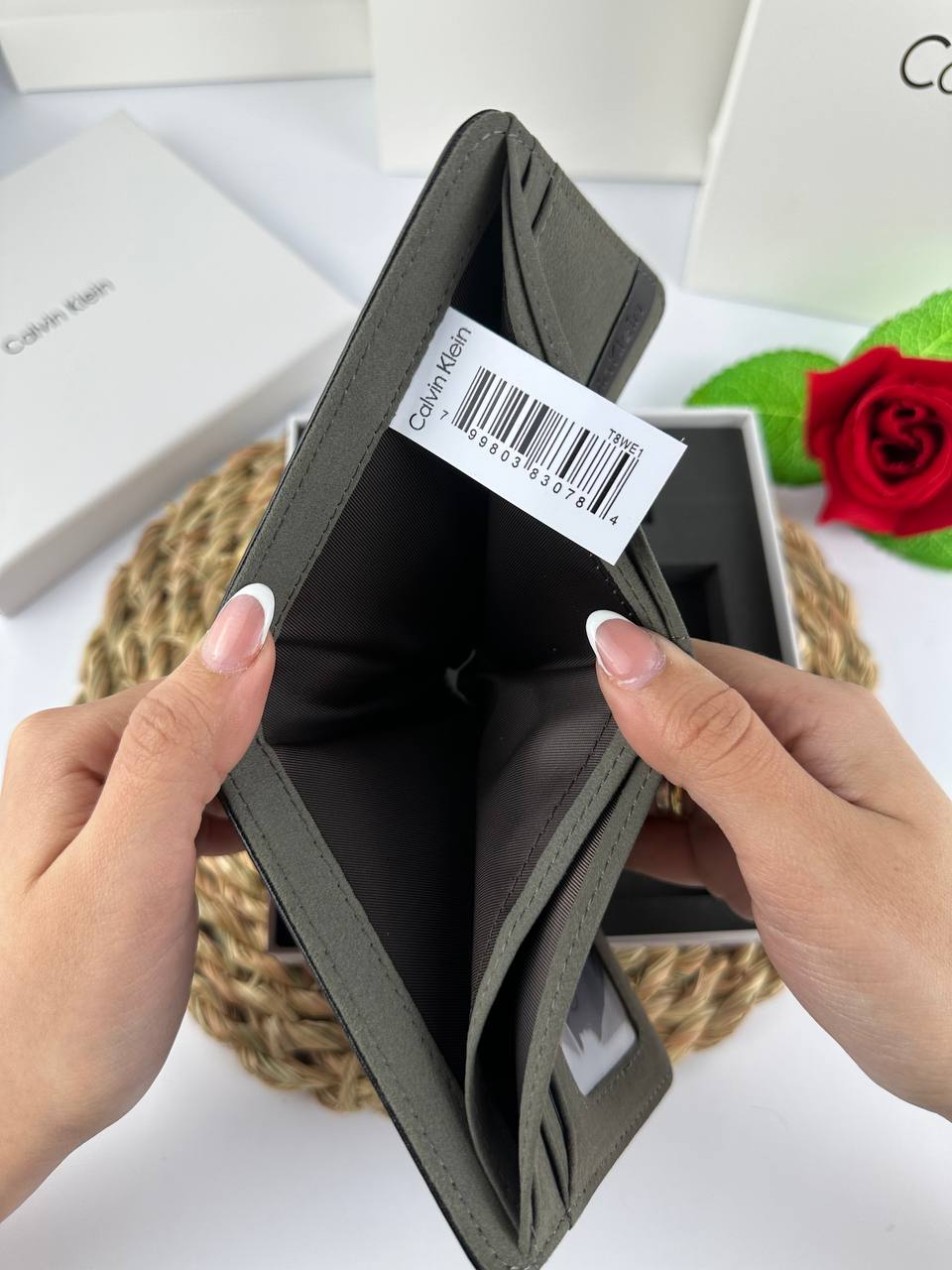 محفظة وميدالية CK