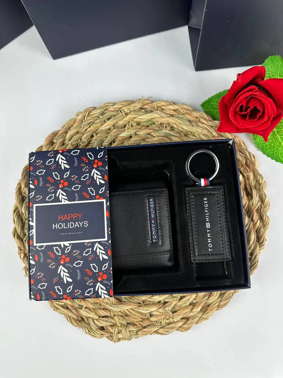 محفظة وميدالية Tommy - Reem Store
