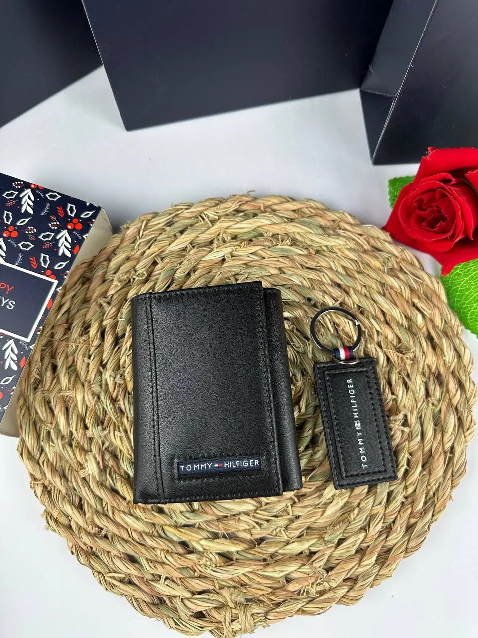 محفظة وميدالية Tommy - Reem Store