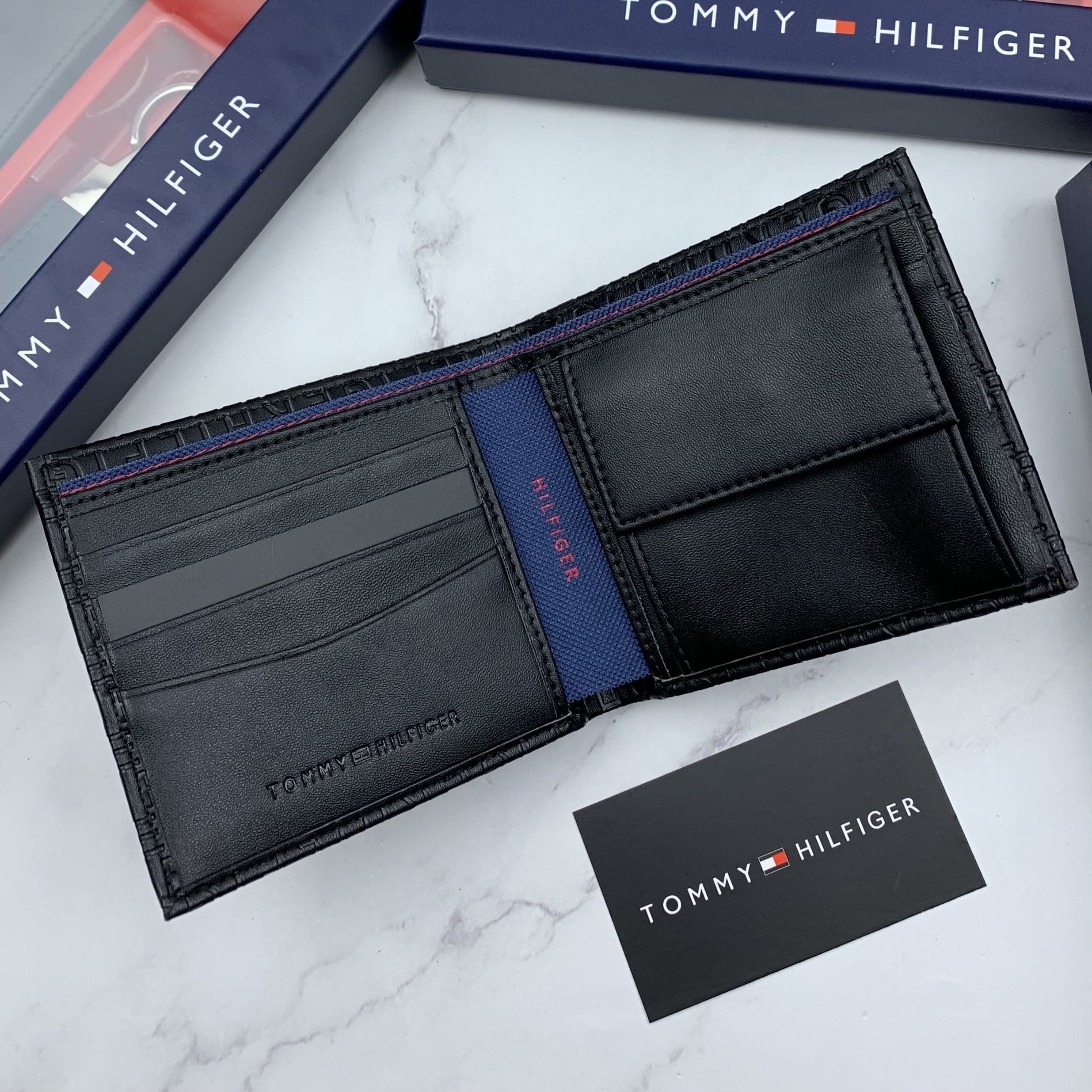 محفظة وكراتة وميدالية Tommy