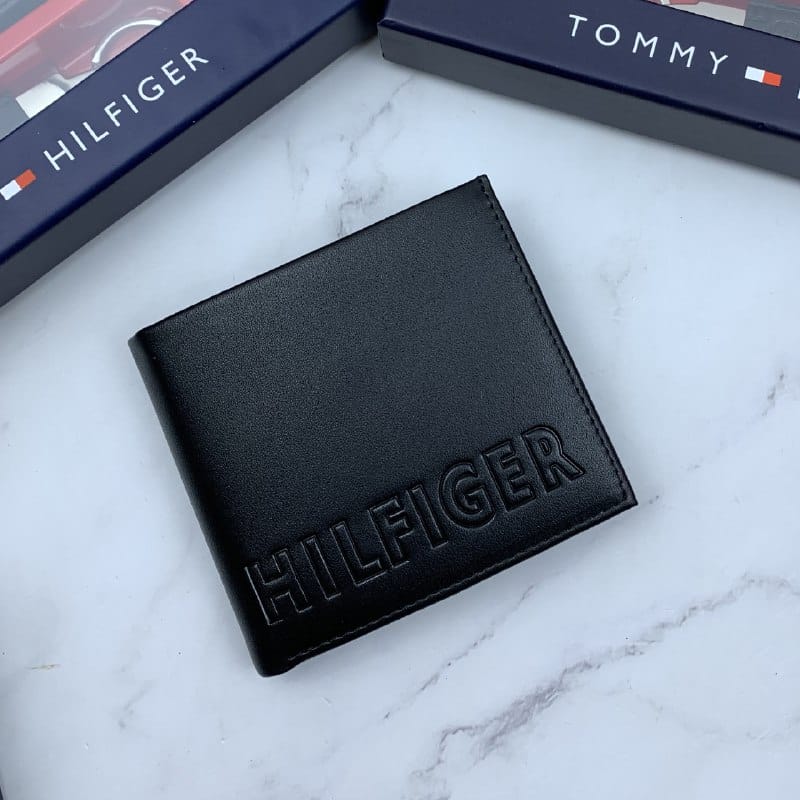 محفظة وكراتة وميدالية Tommy