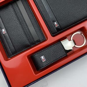 محفظة وكراتة وميدالية Tommy