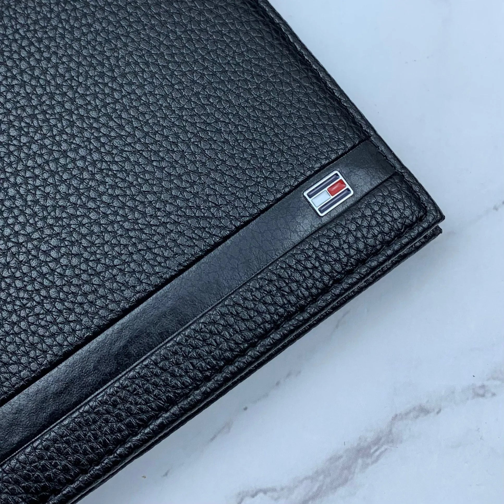 محفظة وكراتة وميدالية Tommy - Reem Store