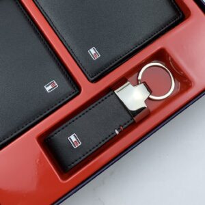 محفظة وكراتة وميدالية Tommy