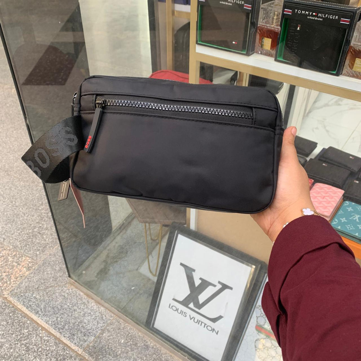 Bag Hand Hu