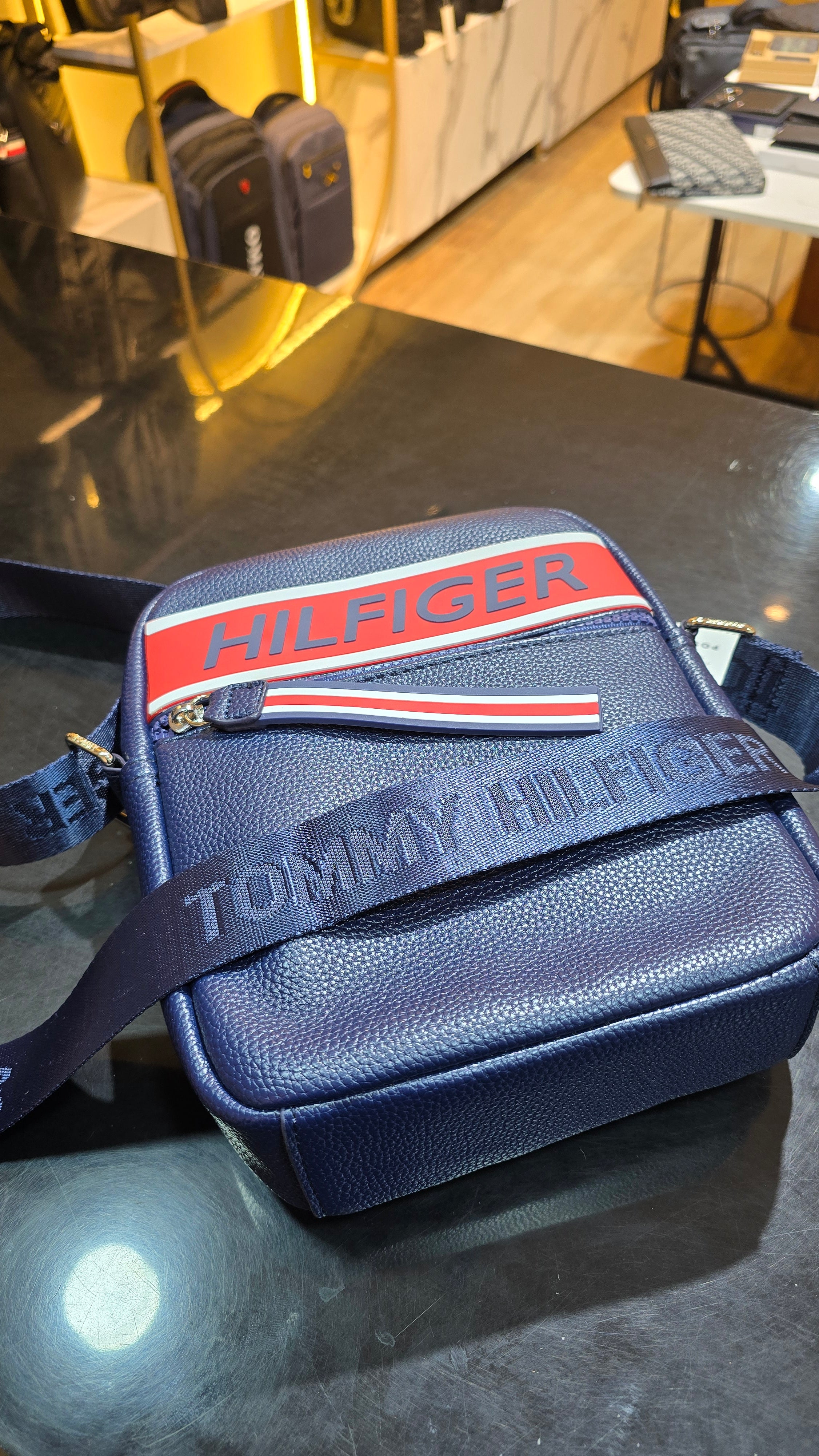 كروس Tommy