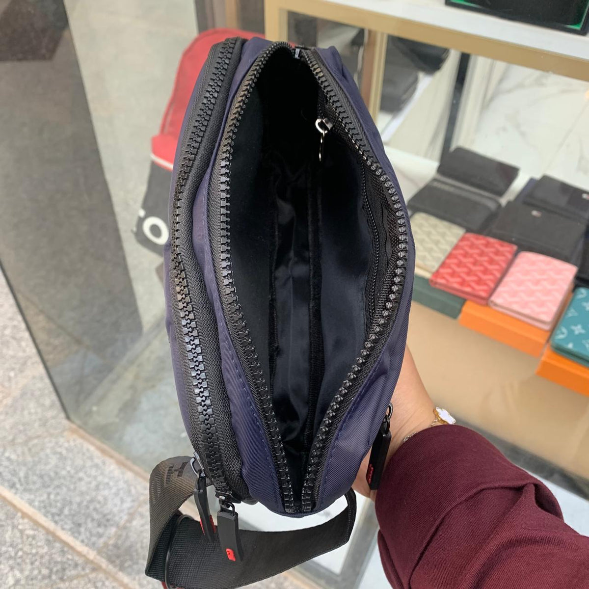 Bag Hand Hu