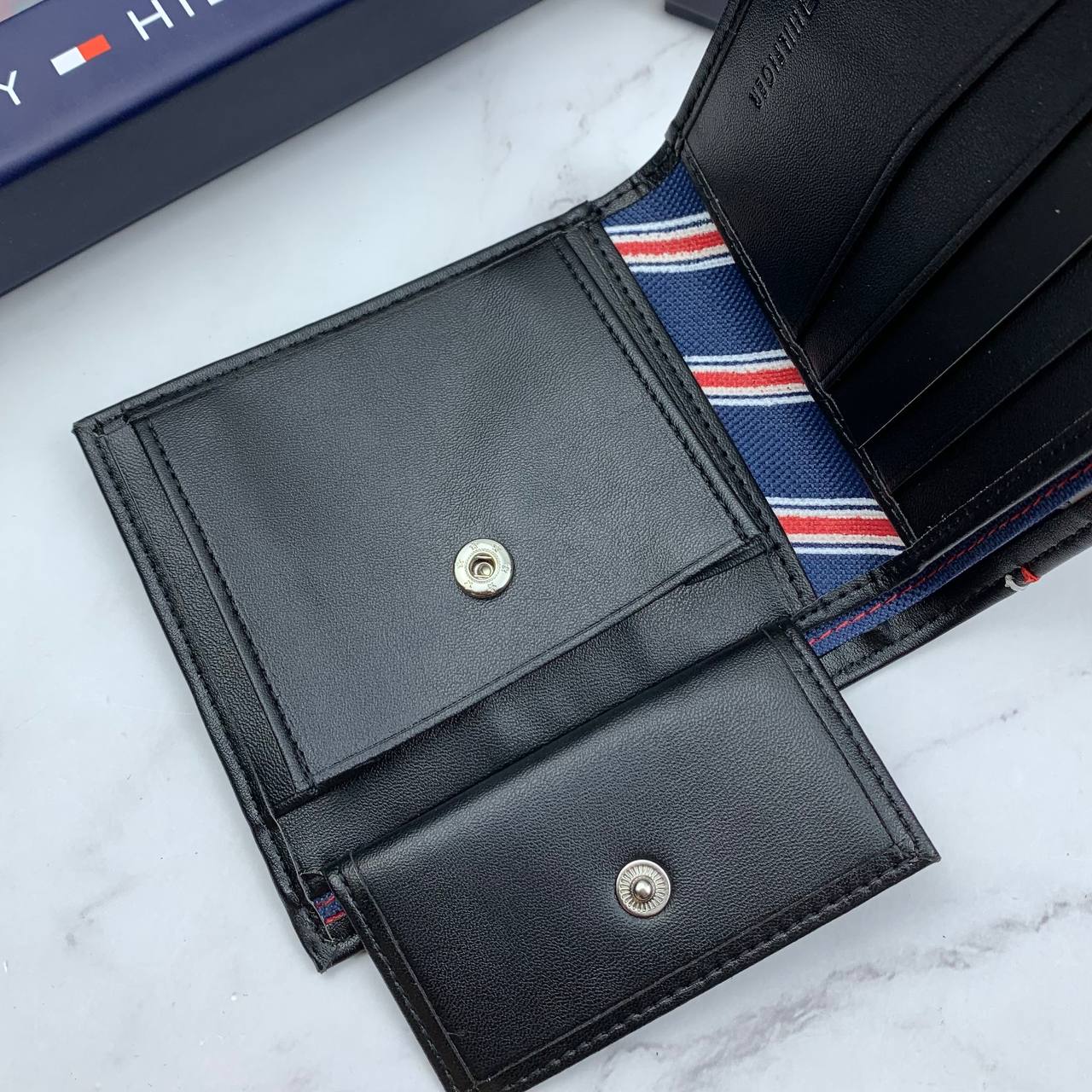 محفظة وكراتة وميدالية Tommy - Reem Store