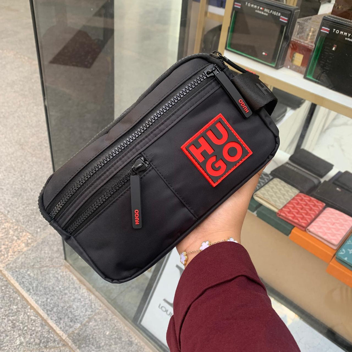 Bag Hand Hu
