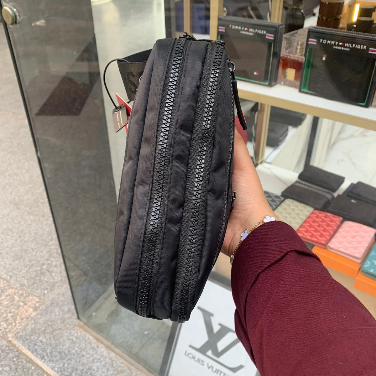 Bag Hand Hu