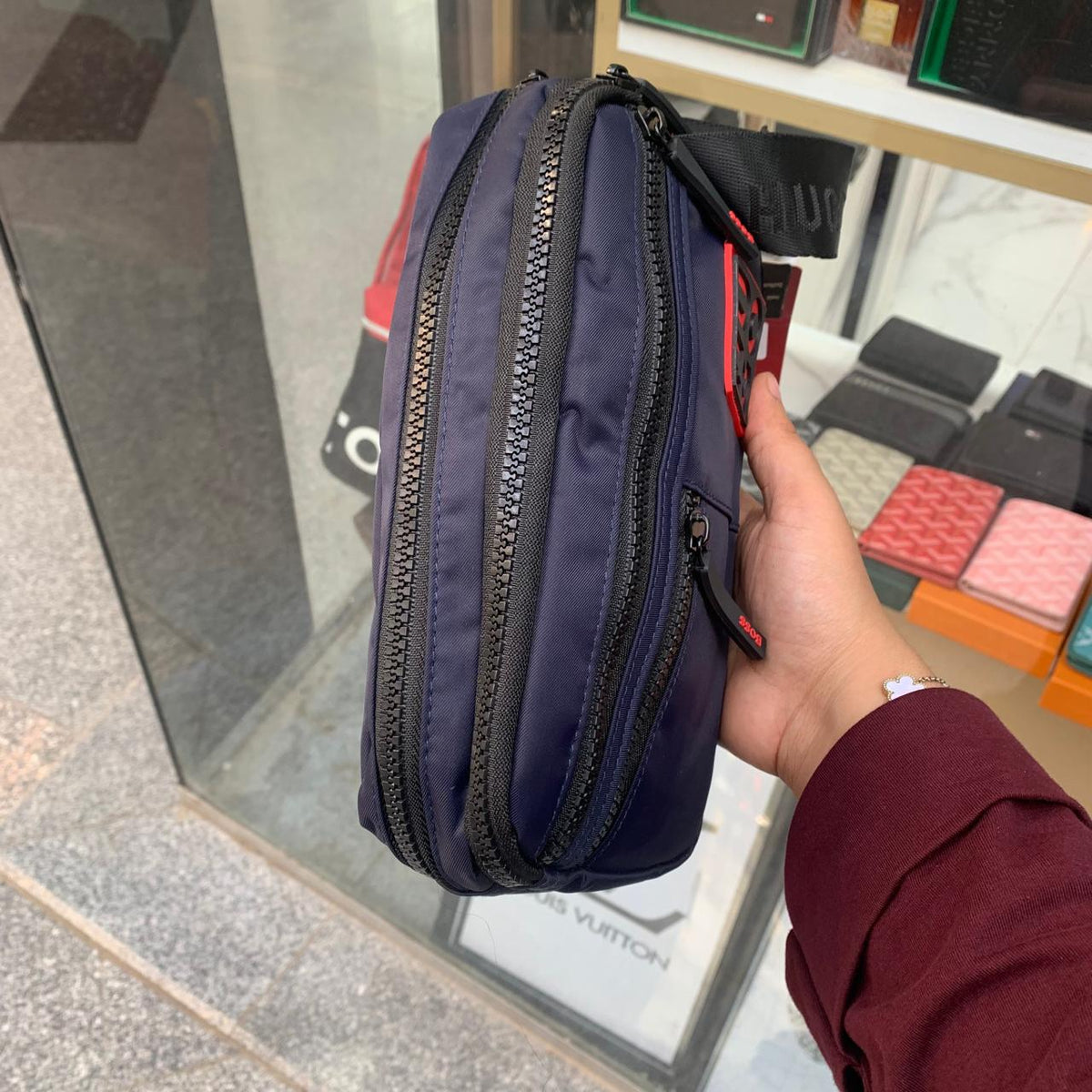 Bag Hand Hu