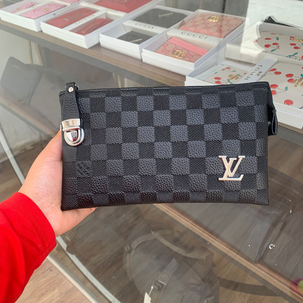 Hand L.V 1