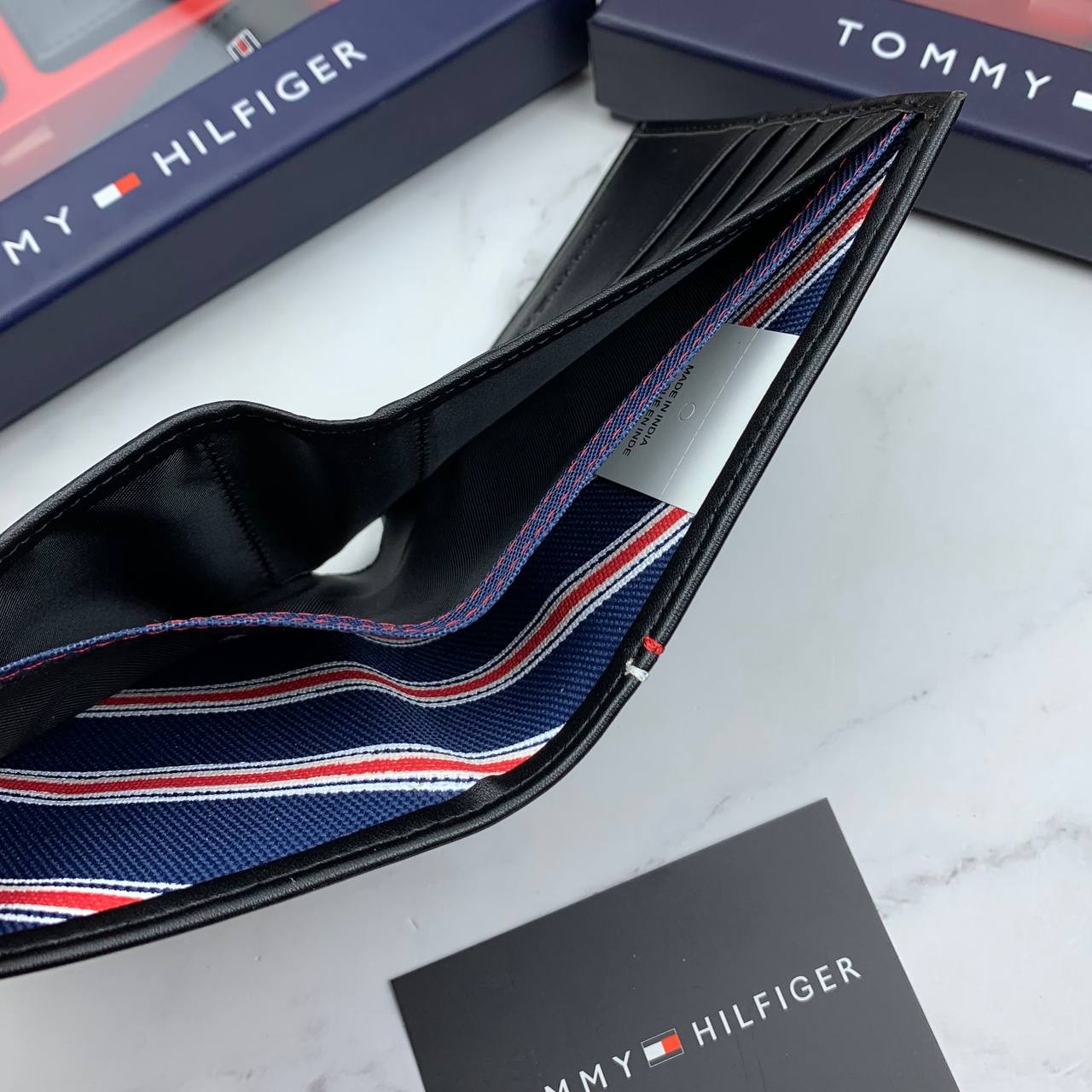 محفظة وكراتة وميدالية Tommy - Reem Store