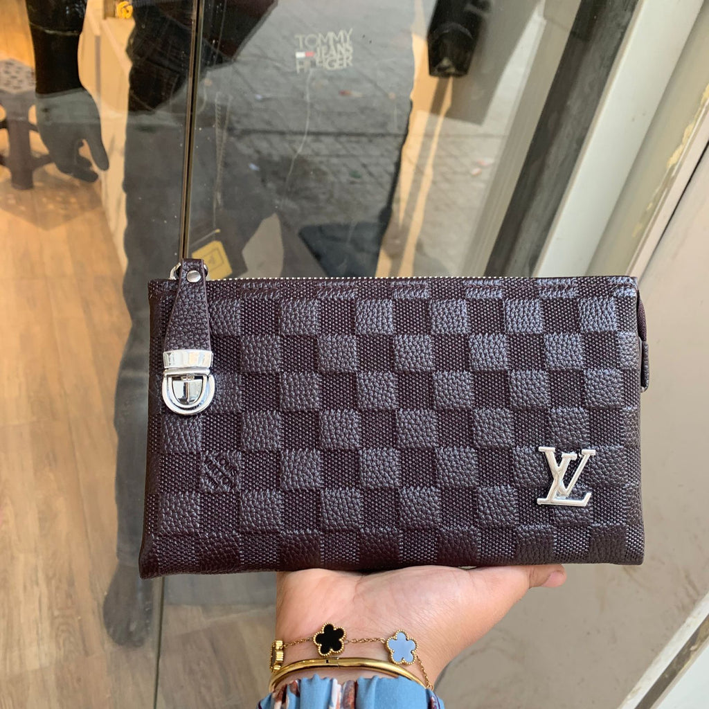 Hand L.V 1